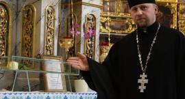 Matka Boża dba o różę darowaną przez papieża