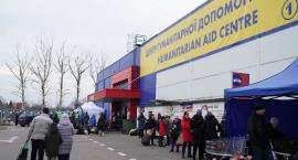 Kto i jak zarabia w Centrum Pomocy Humanitarnej „Tesco”?