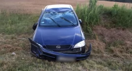 Wpadł z drogi i dachował [ZDJĘCIA]