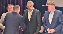 Robert Gierlach ze Złotą Odznaką PZPS