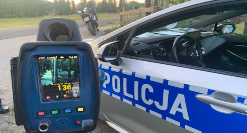 19-letni motocyklista pędził 136 km/h w terenie zabudowanym 