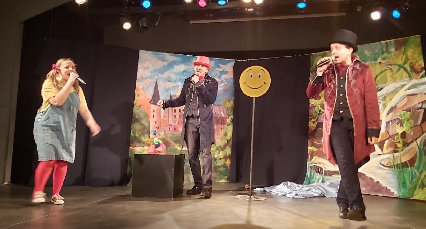 Poranek z teatrem