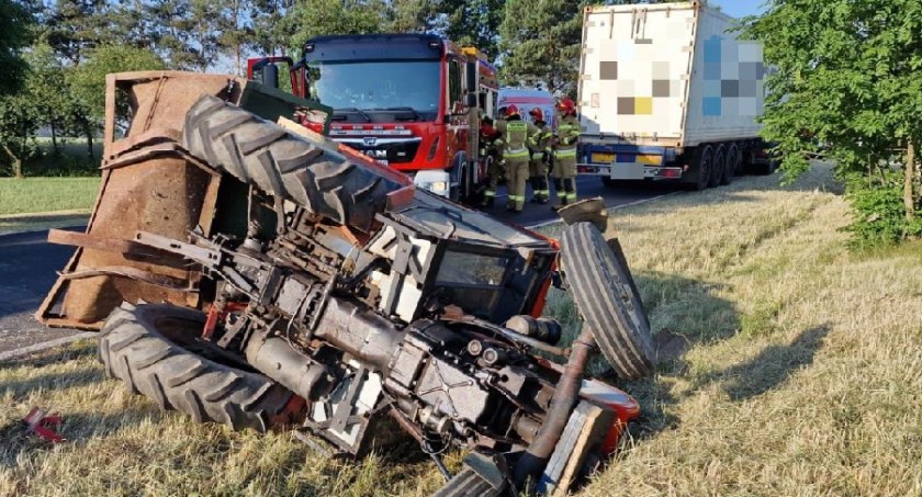 Zderzenie samochodu ciężarowego z ciągnikiem rolniczym na DW 263