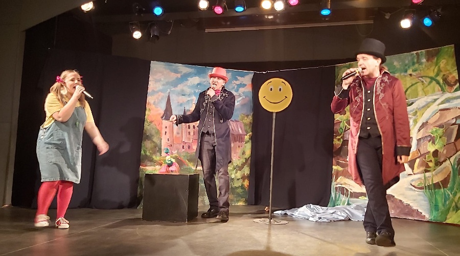 Poranek z teatrem