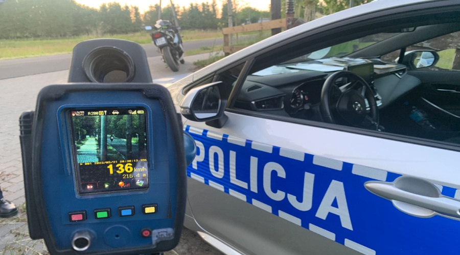19-letni motocyklista pędził 136 km/h w terenie zabudowanym