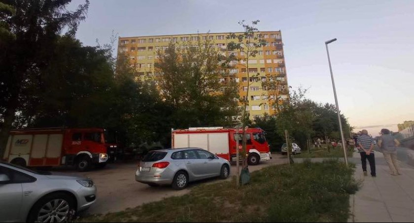 Chciał skoczyć z balkonu