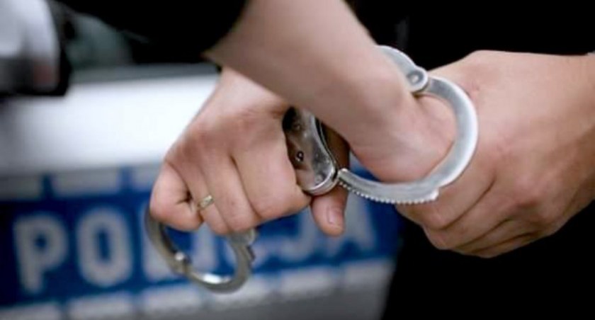 Areszt dla sprawcy rozboju przedmiotem przypominający broń 