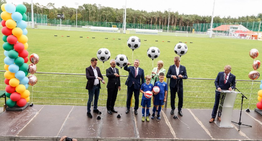 Otwarcie stadionu przy Dmowskiego. 40-lecie MOSiR