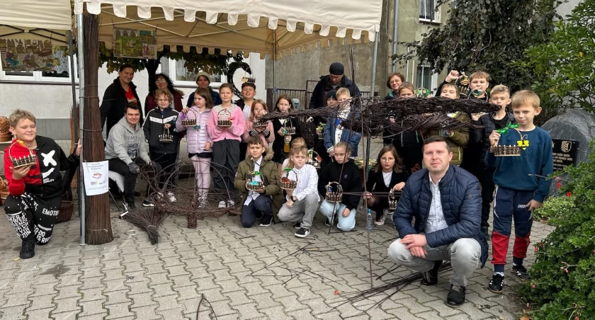 „Zaplątani” w… wiklinie