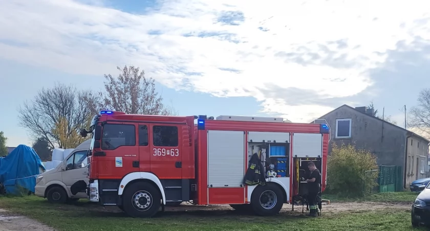 Pali się magazyn z pierzem