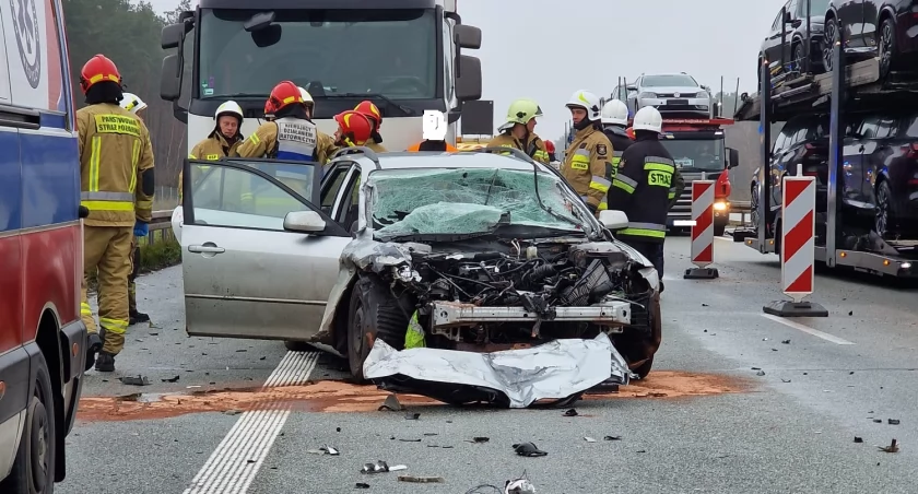Wypadek dwóch samochodów na autostradzie A-2 na 224 km 