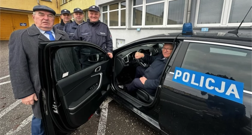 Starostwo zakupiło radiowóz dla policji