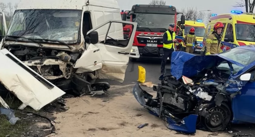 Zderzenie dwóch samochodów w miejscowości Strzałkowo