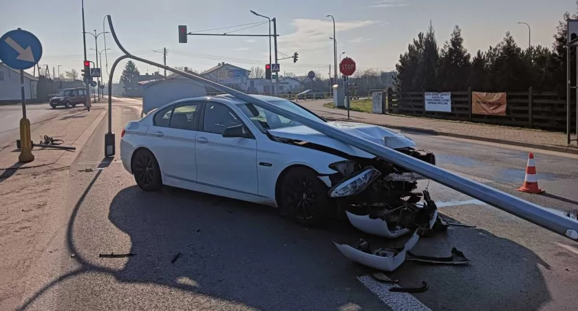 Tak zakończył jazdę 44-letni kierowca BMW z 1,8 promila alkoholu w organizmie.