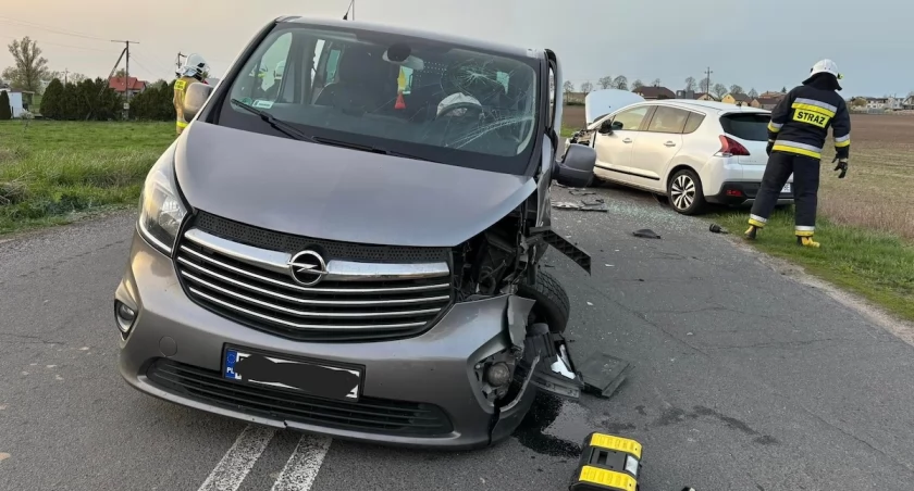 Zderzenie busa z osobówką
