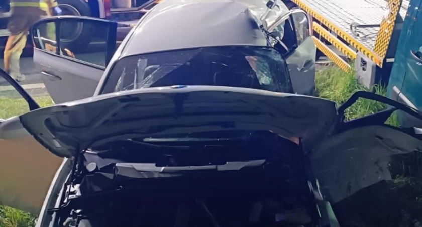 Zderzenie osobówki z autolaweta na DK92