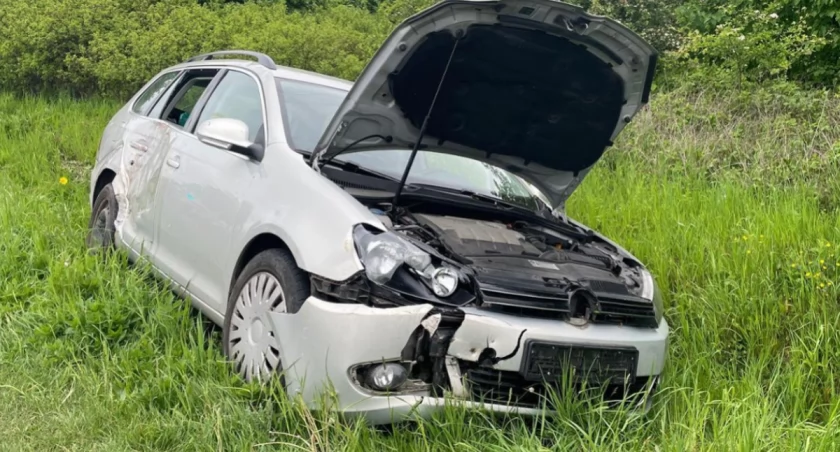Wypadek w miejscowości Bierzwienna Długa-Kolonia. 