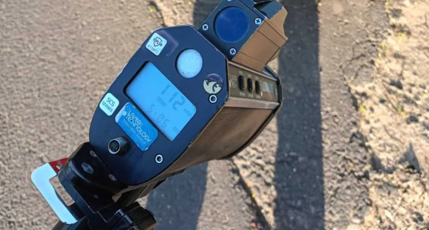 Pijany 27-latek pędził 112 km/h w terenie zabudowanym nie mając prawa jazdy