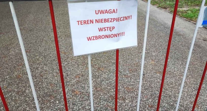 Część Parku Chopina została wygrodzona I zamknięta dla odwiedzających