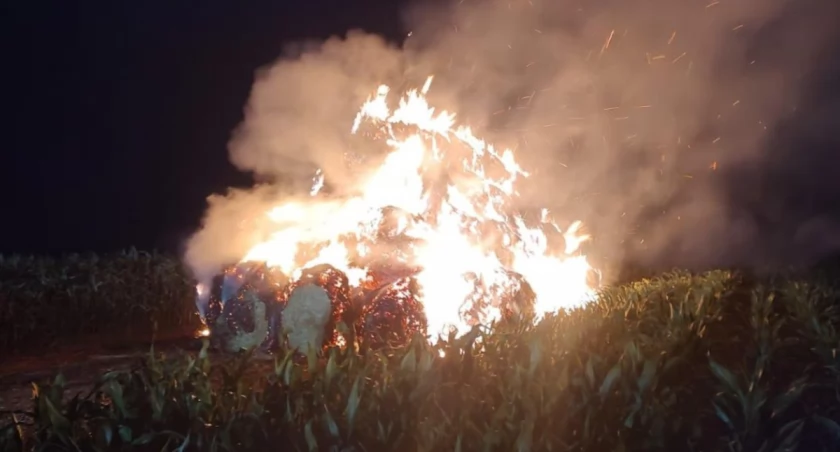 Pożar słomy w Kiełczewku gmina Grzegorzew