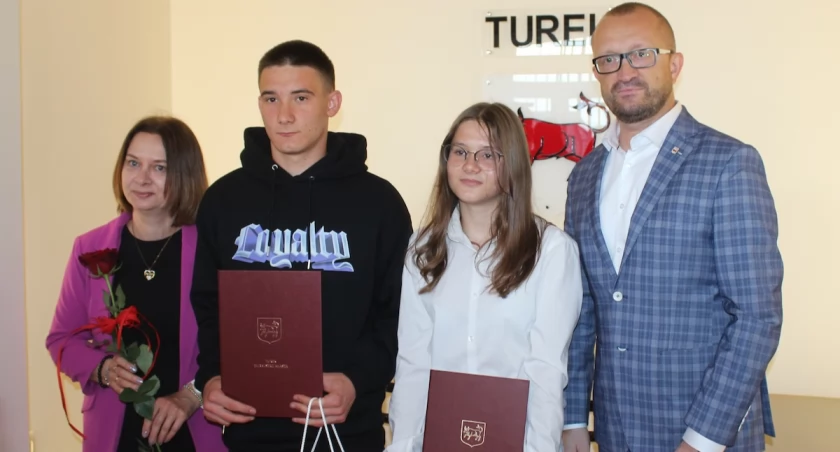 Młodzi ludzie uratowali życie kobiecie
