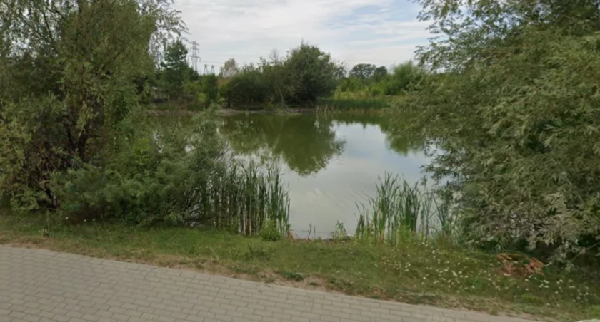 Ciało 65-latka znaleziono w stawie w Posadzie