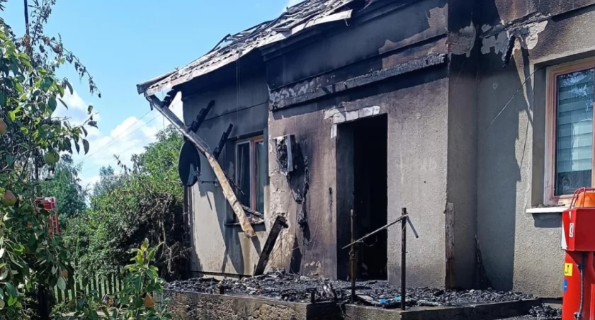Pożar altany i budynku mieszkalnego w miejscowości Barłogi