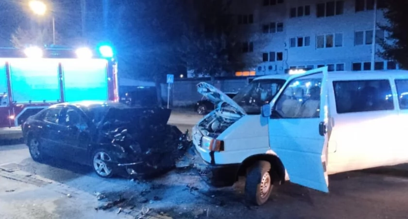 Zderzenia dwóch samochodów osobowych