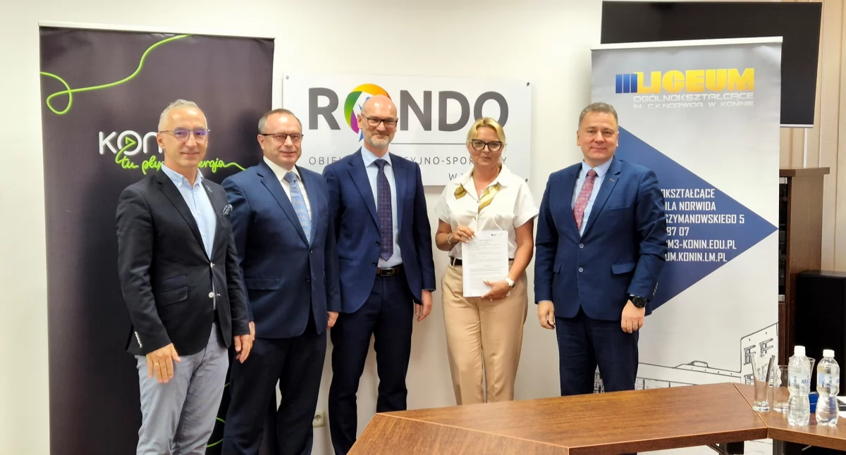 Umowy podpisane na budowę nowych boisk przy III Liceum Ogólnokształcącym i przebudowę obiektu RONDO
