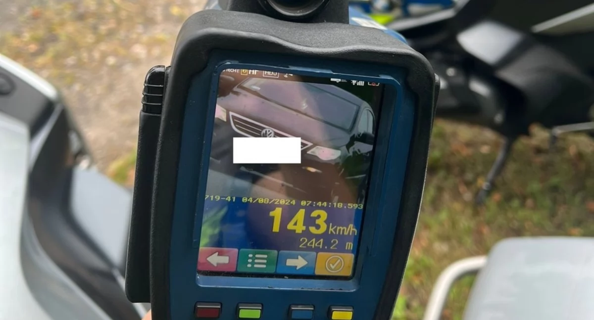 26-letni pirat pędził w terenie zabudowany z prędkością 143 km/h