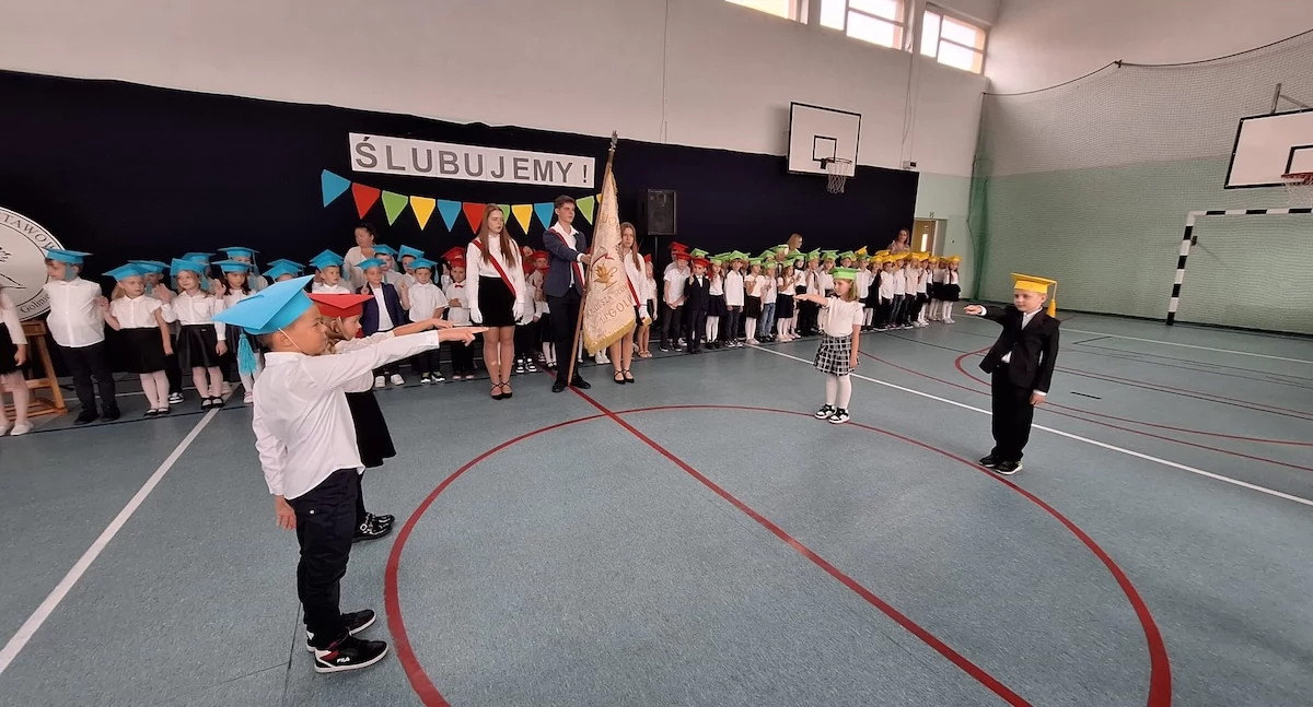 Ślubowanie klas pierwszych  w Golinie