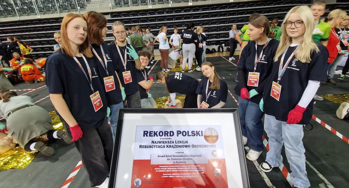 Rekord Polski dla uczniów ZSEU w Żychlinie w lekcji resuscytacji