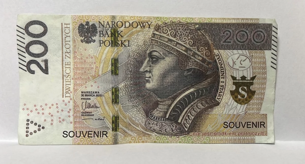 Kobieta za zakupy chciała zapłacić fałszywym banknotem
