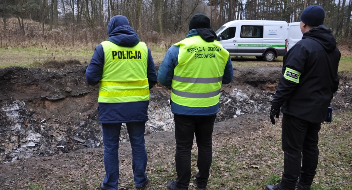 Nielegalnie wypalali odpady z demontażu aut