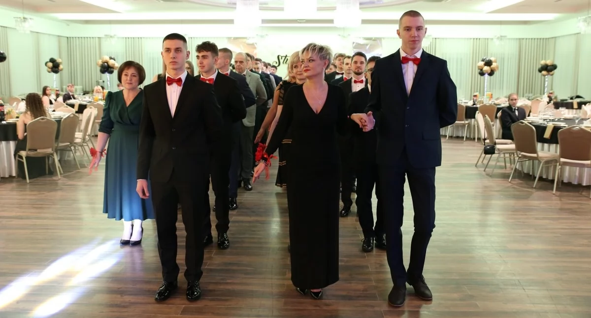 Maturzyści ZS CKU bawili się na studniówce w Białej Panieńskiej