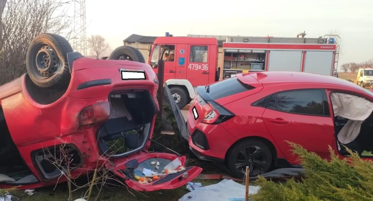 Zderzenie dwóch pojazdów osobowych w miejscowości Dąbie