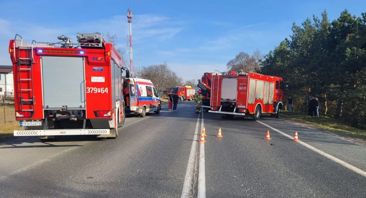 Wypadek w Brzeźnie z udziałem 3 pojazdów
