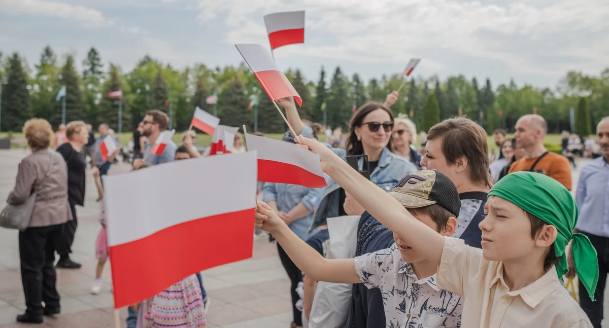50-metrowa flaga i lekcja patriotyzmu w Licheniu