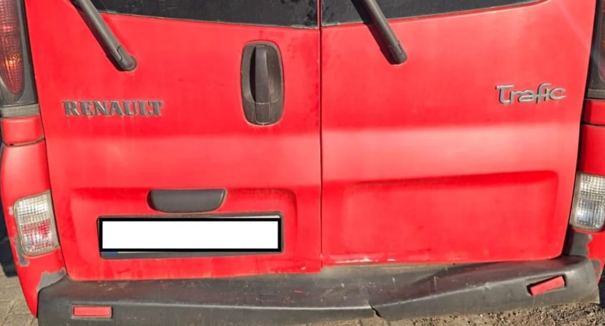 Zderzenie trzech pojazdów na DW 270 w Chojnach
