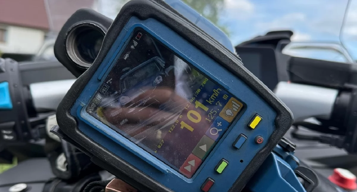 Konińska drogówka zatrzymuje piratów drogowych – 31-latek pędził 131 km/h w terenie zabudowanym