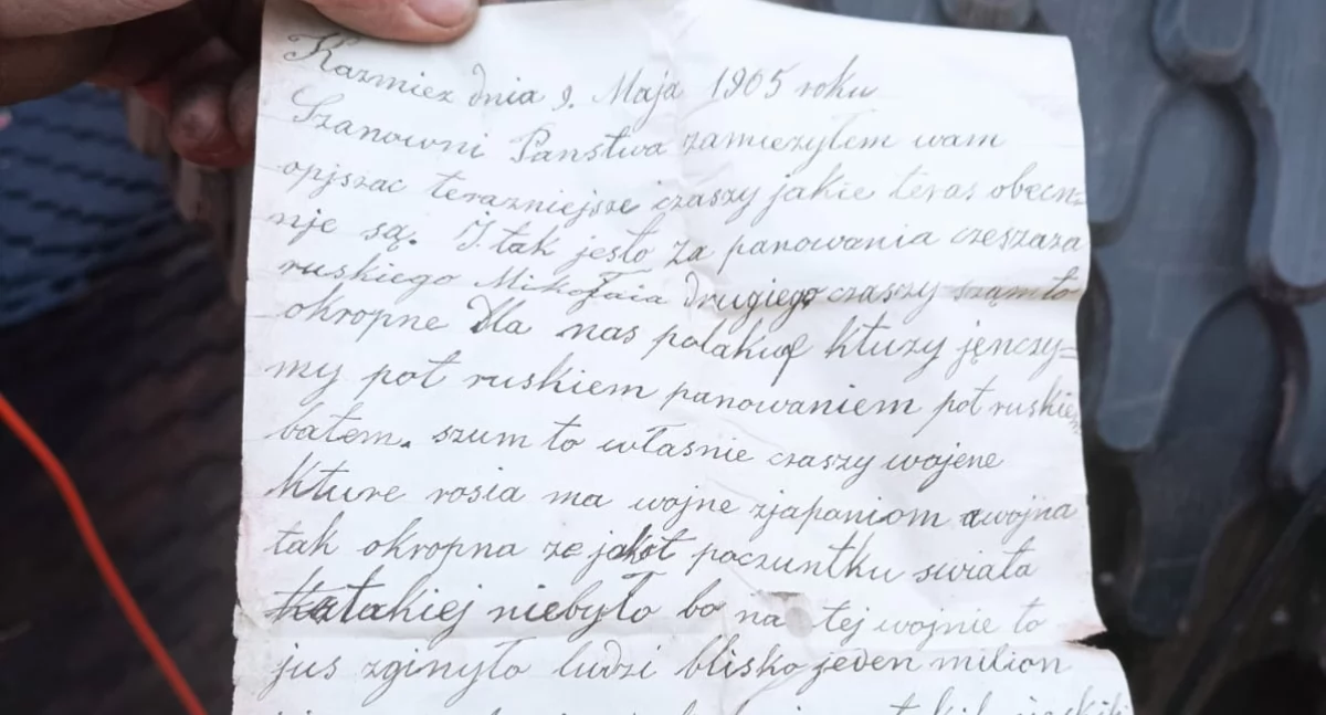 Sensacyjne odkrycie w Kazimierzu Biskupim! Pracownicy odnaleźli „kapsułę czasu” z 1905 roku