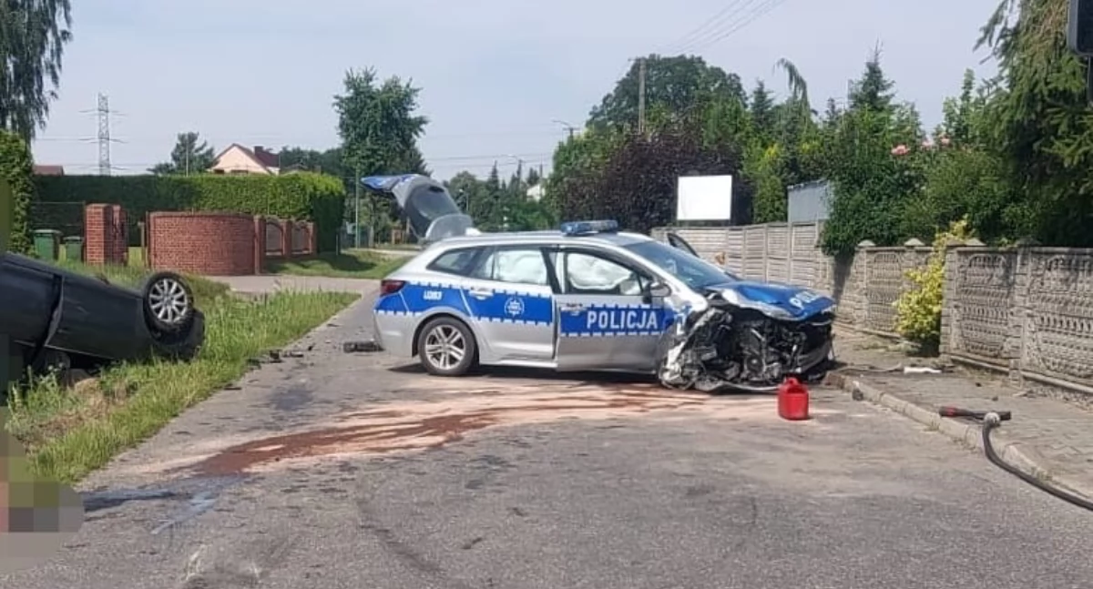 Pościg w gminie Ślesin. Kierowca VW Golfa uderzył w radiowóz