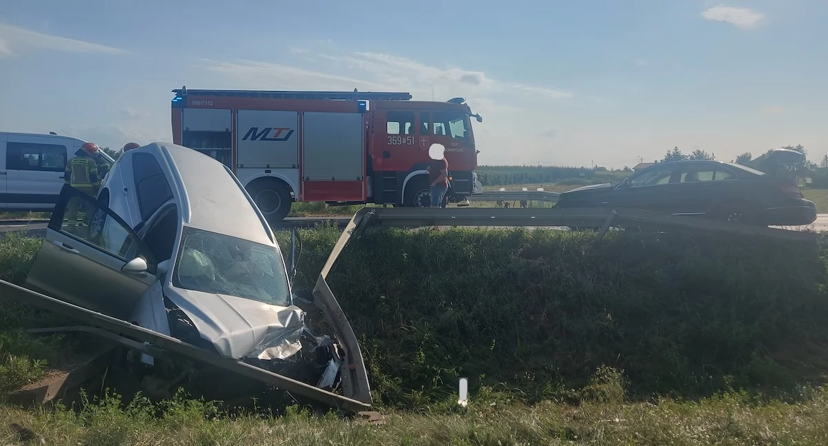 Wypadek na drodze wojewódzkiej nr 266 w Olszewie. Dwie osoby poszkodowane