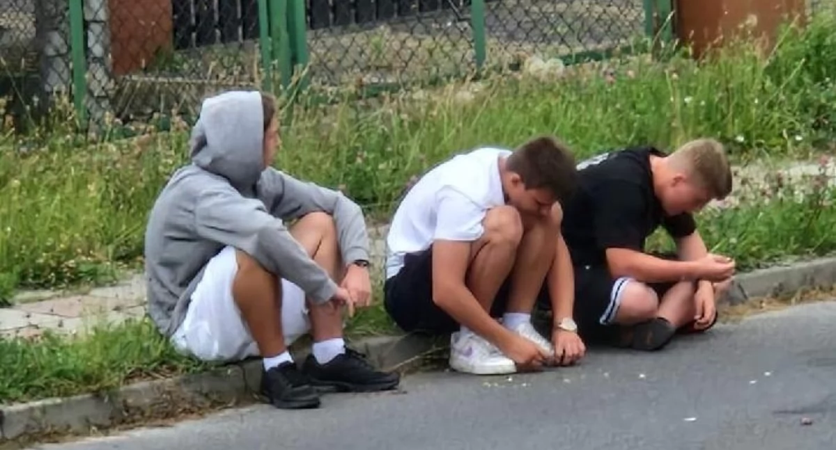 Policja poszukuje sprawców uszkodzenia samochodu w Kazimierzu Biskupim