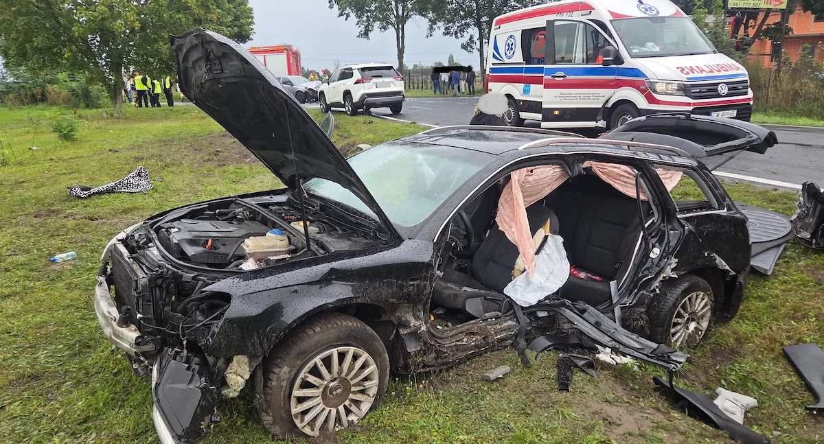 Groźny wypadek w Ośno Górne. Cztery osoby, w tym dzieci, trafiły do szpitala