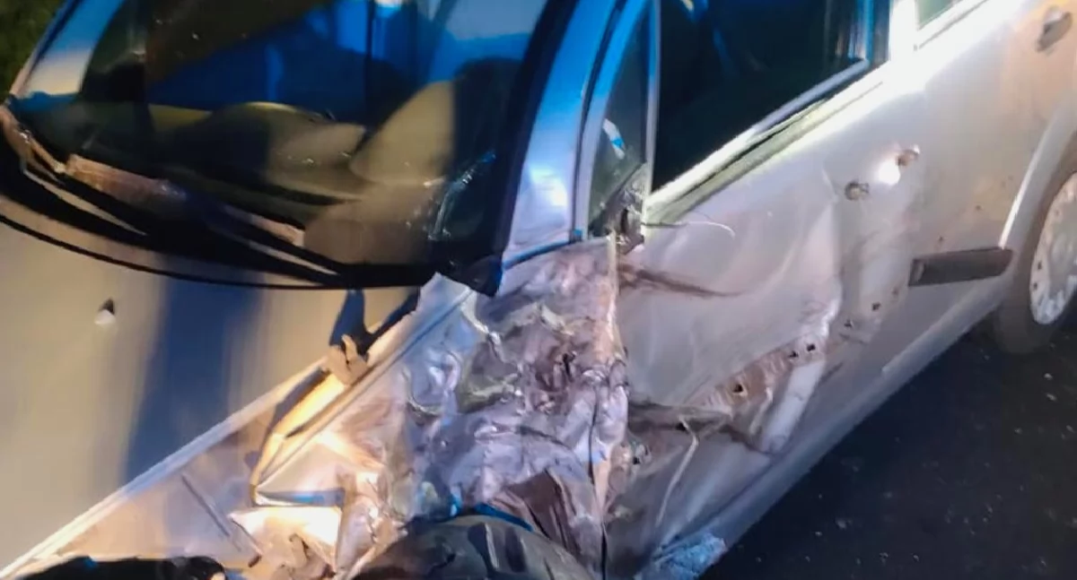Wypadek drogowy w Policach Mostowych. Zderzenie osobówki z ciągnikiem rolniczym