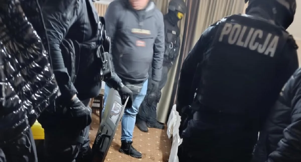 Atak nożownika w Koninie. Policja znalazła kilogram narkotyków w pokoju hotelowym