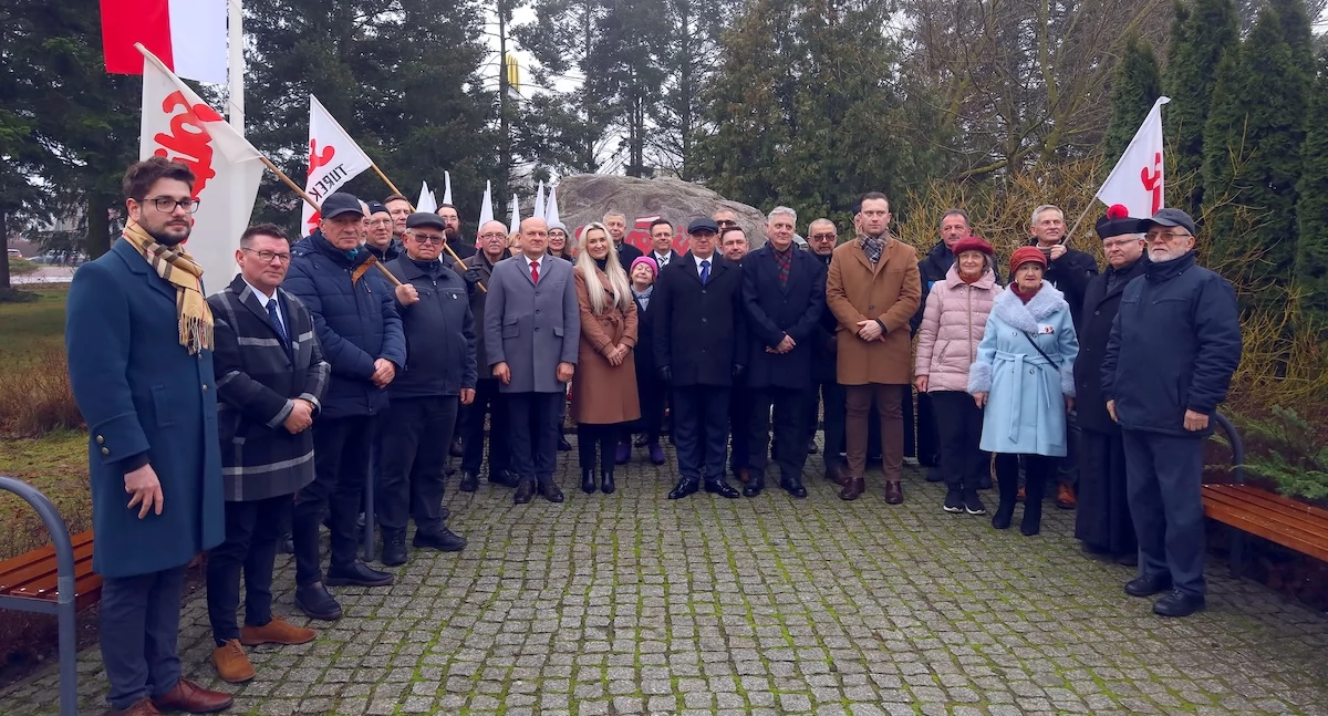 44. rocznica wprowadzenia stanu wojennego. Uroczystości przy tablicy Solidarności w Koninie