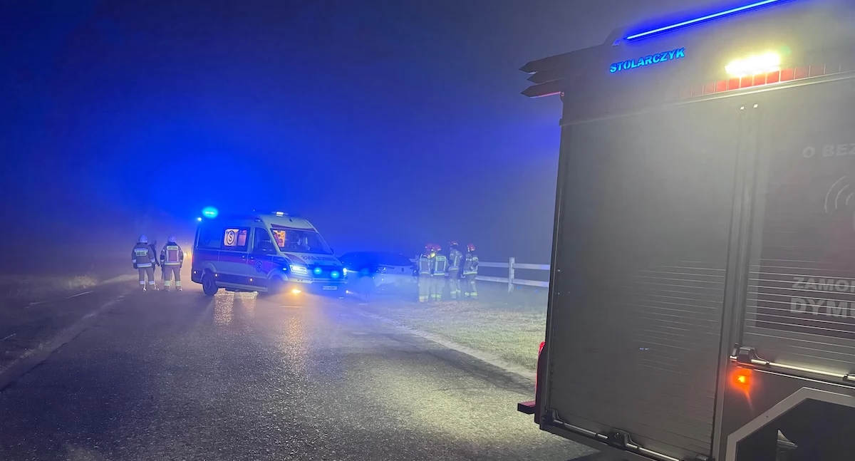 Czołowe zderzenie w Józefowie, trzy osoby trafiły do szpitala