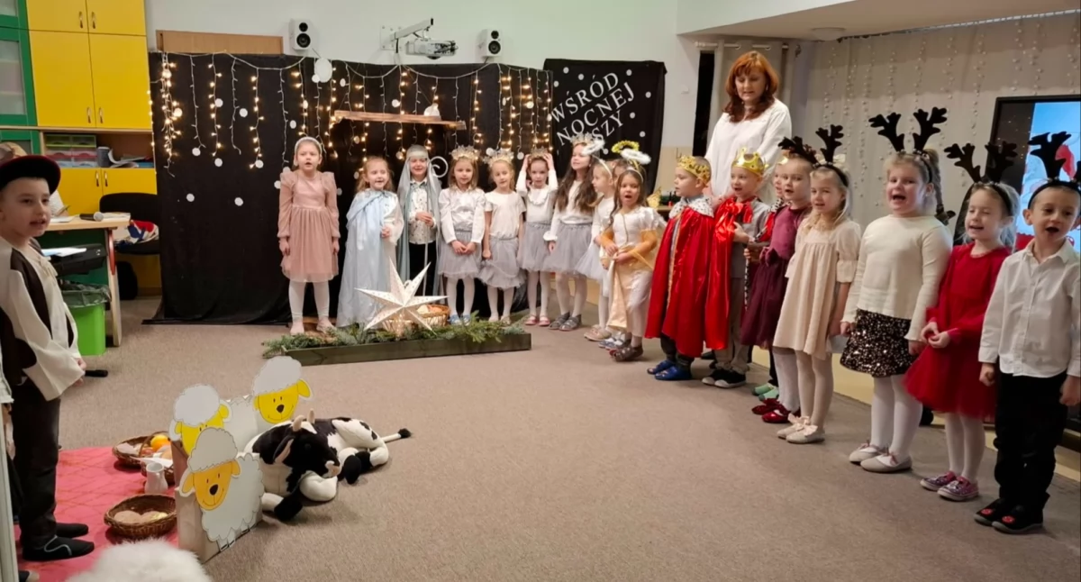 Magiczne święta w Przedszkolu nr 7 w Koninie, wigilia i wspólne kolędowanie